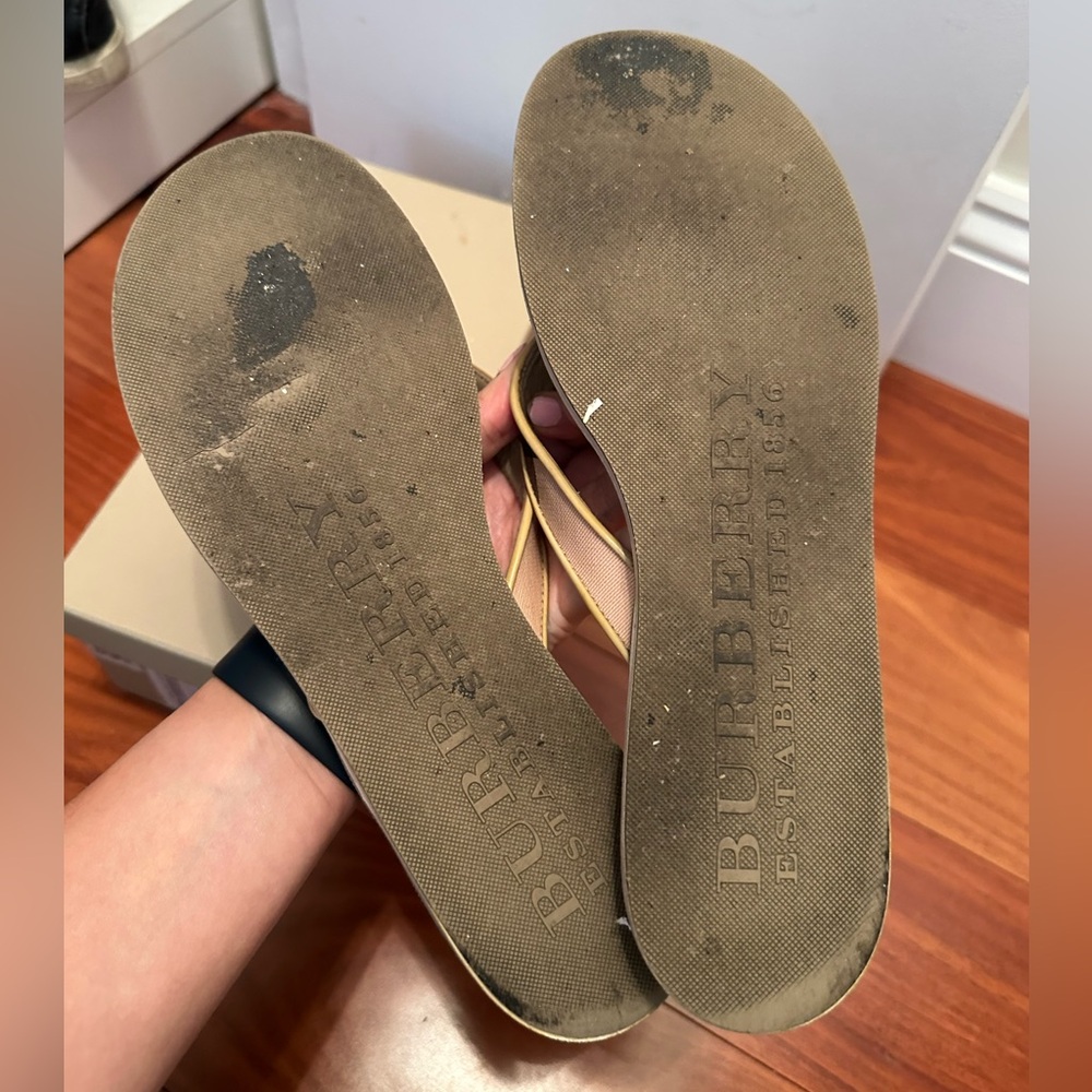 Burberry thong sandals, 41 - Picture 3 of 3